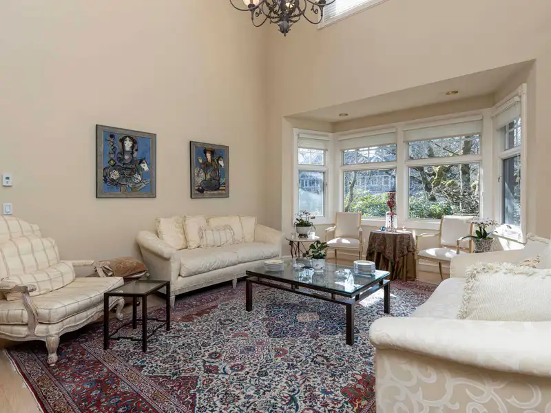1398 MATTHEWS AVENUE - photo 4 of 18