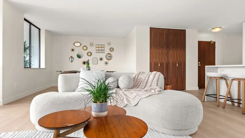 401 475 13TH STREET - photo 4 of 25