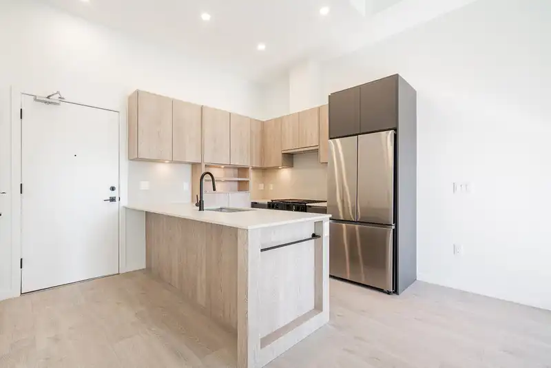 304 19577 65B AVENUE - photo 1 of 25