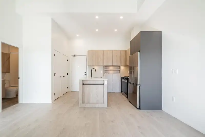 304 19577 65B AVENUE - photo 3 of 25