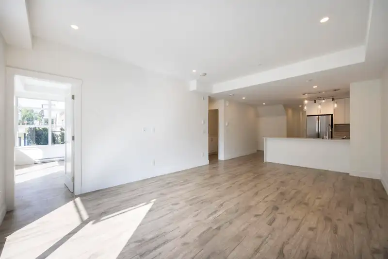 16 6328 KING GEORGE BOULEVARD - photo 3 of 6