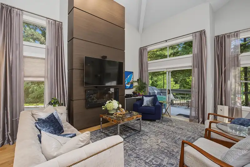 20 1900 INDIAN RIVER CRESCENT - photo 2 of 38
