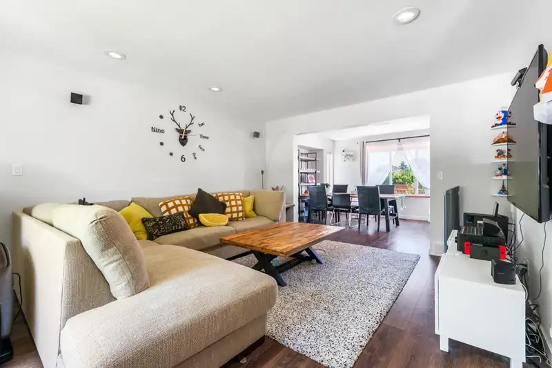 2618 FORTRESS DRIVE - photo 2 of 33