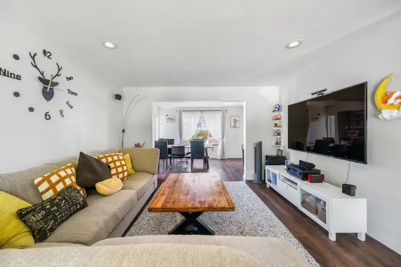 2618 FORTRESS DRIVE - photo 3 of 33