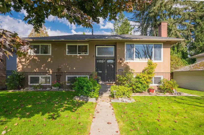14671 109 AVENUE - photo 1 of 37