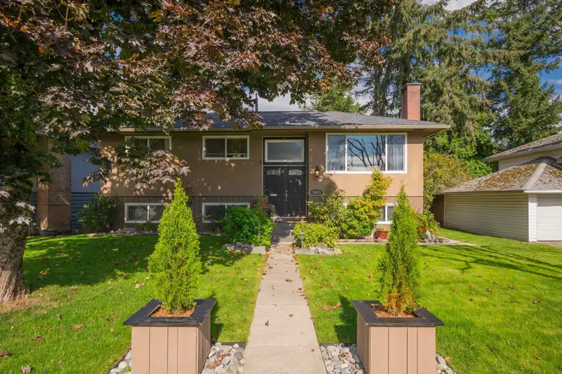 14671 109 AVENUE - photo 2 of 37