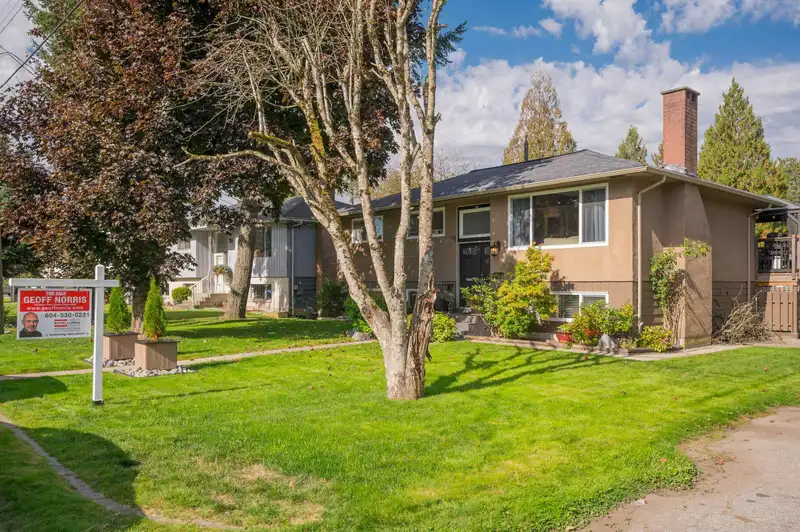 14671 109 AVENUE - photo 3 of 37