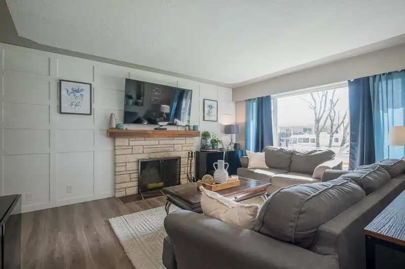 14671 109 AVENUE - photo 4 of 37