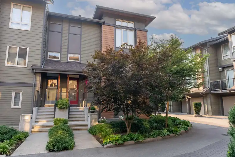 19 757 ORWELL STREET - photo 1 of 24
