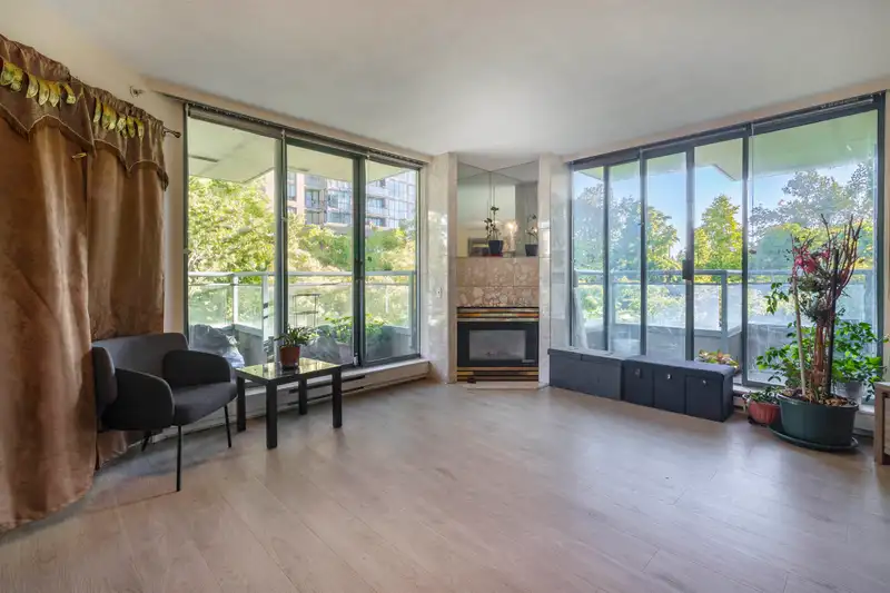 203 13383 108 AVENUE - photo 1 of 30