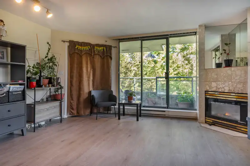 203 13383 108 AVENUE - photo 2 of 30