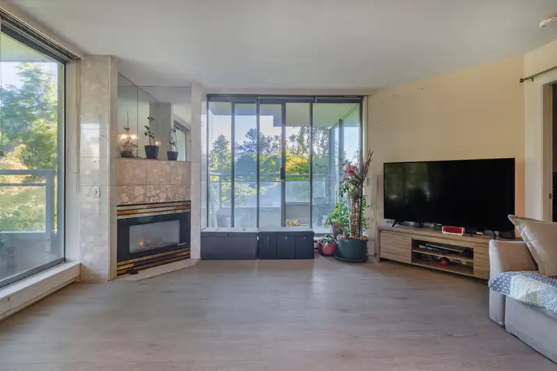 203 13383 108 AVENUE - photo 3 of 30
