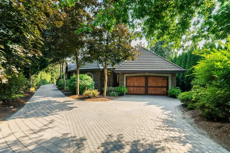 18638 54A AVENUE - photo 4 of 25