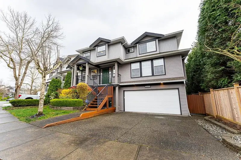 20492 67 AVENUE - photo 1 of 37