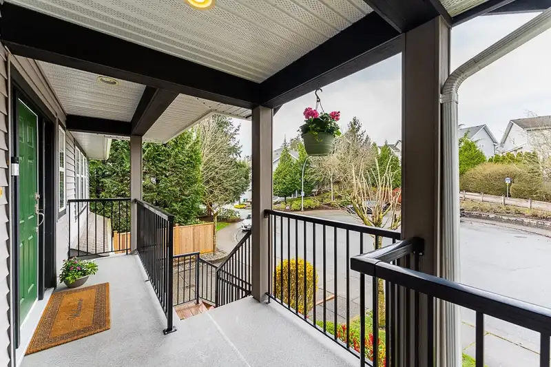 20492 67 AVENUE - photo 3 of 37