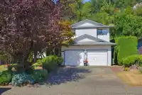 2358 CAMERON CRESCENT - thumbnail 1
