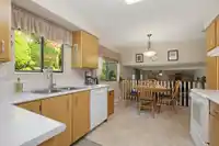 2358 CAMERON CRESCENT - thumbnail 9