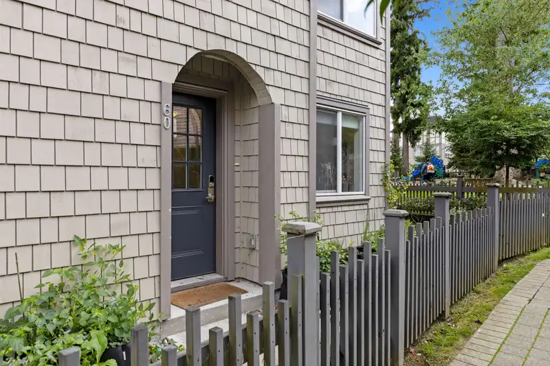 60 7848 209 STREET - photo 4 of 35