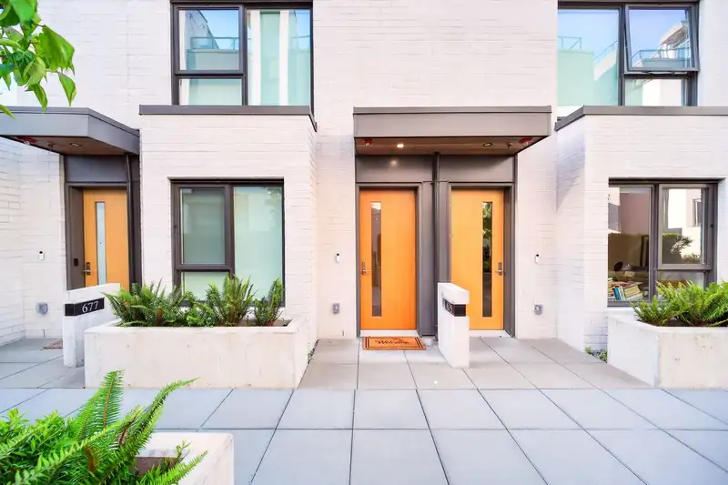 675 W 30TH AVENUE - photo 3 of 32