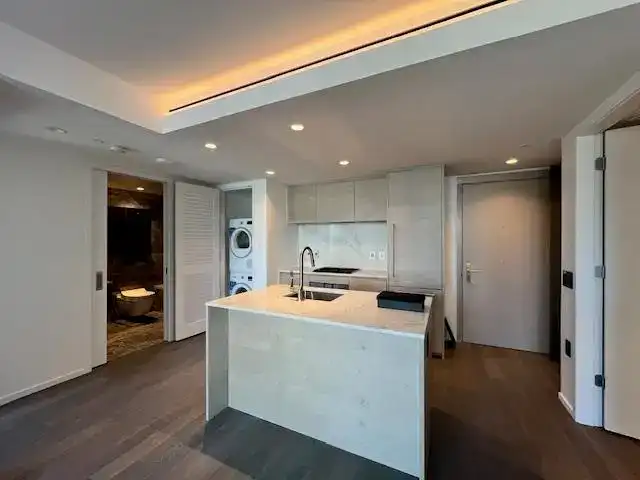 902 1408 ROBSON STREET - photo 1 of 15