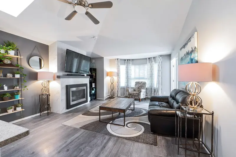 305 19721 64 AVENUE - photo 1 of 25