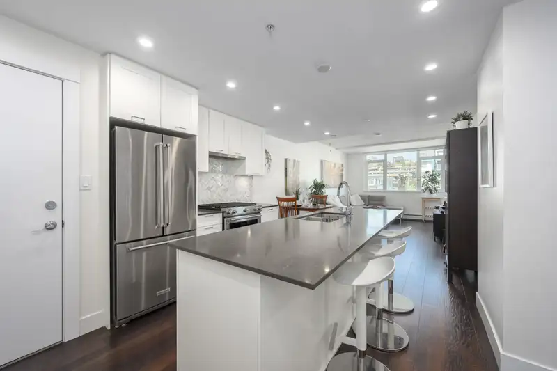 504 131 E 3RD STREET - photo 3 of 40