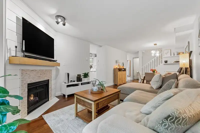 7 65 FOXWOOD DRIVE - photo 4 of 15
