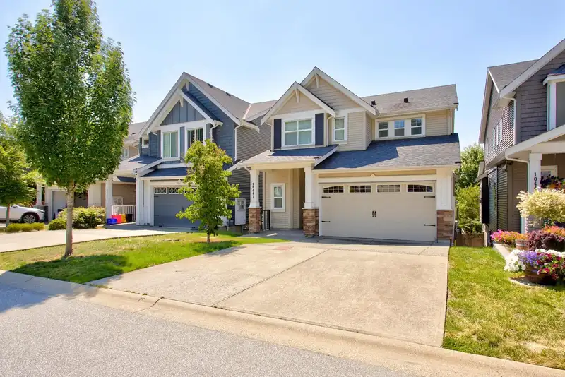 10441 MCEACHERN STREET - photo 2 of 40
