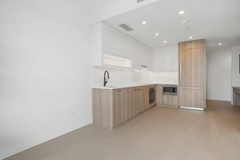 202 8398 OAK STREET - photo 3 of 25
