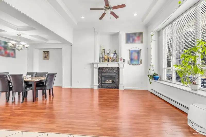 12168 96A AVENUE - photo 4 of 25