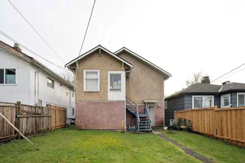 2541 DUNDAS STREET - photo 2 of 6
