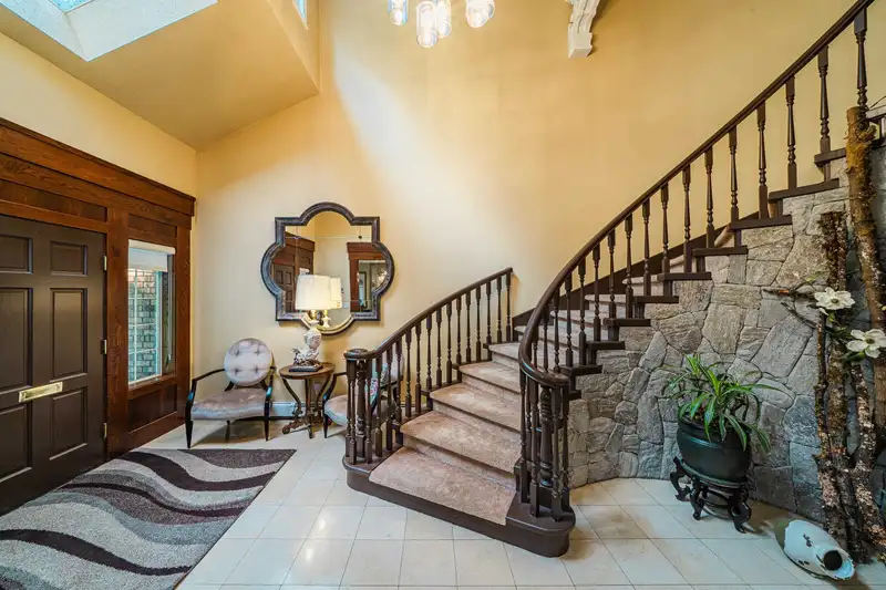 6336 WILTSHIRE STREET - photo 3 of 33
