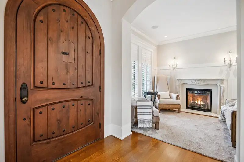 4813 5 AVENUE - photo 4 of 39
