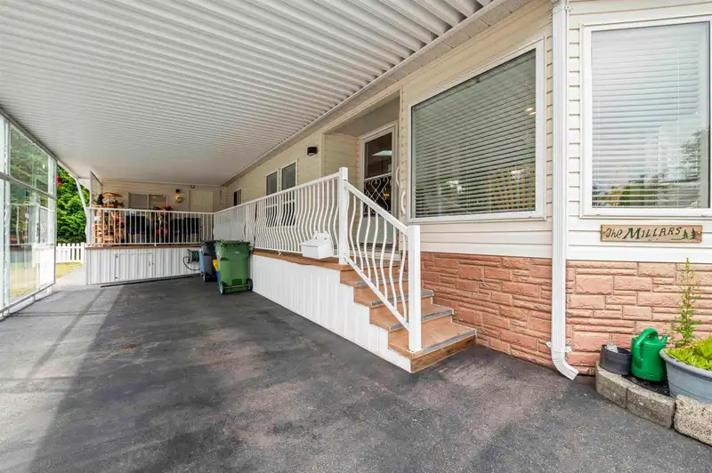 96 24330 FRASER HIGHWAY - photo 4 of 33