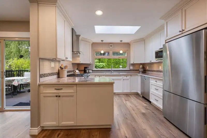12381 24 AVENUE - photo 3 of 40