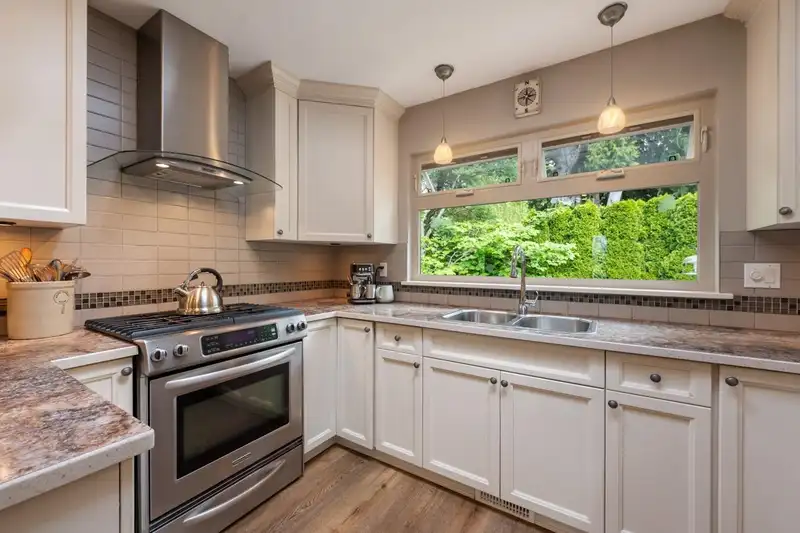 12381 24 AVENUE - photo 4 of 40
