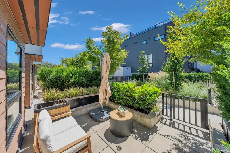 1202 6085 IRMIN STREET - photo 2 of 40