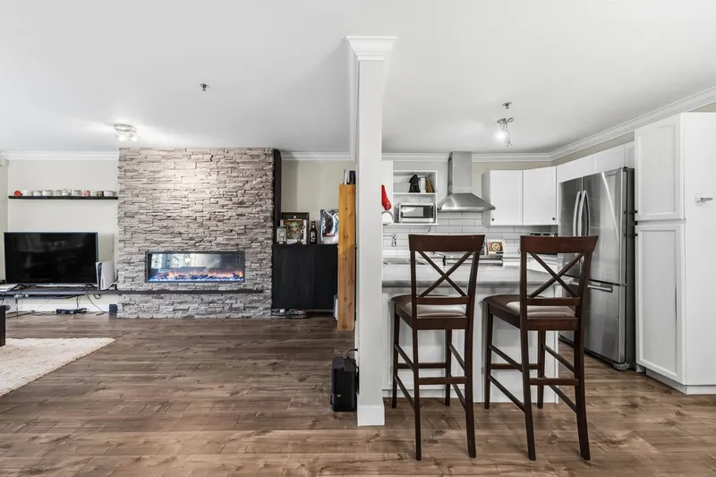 209 19721 64 AVENUE - photo 4 of 21