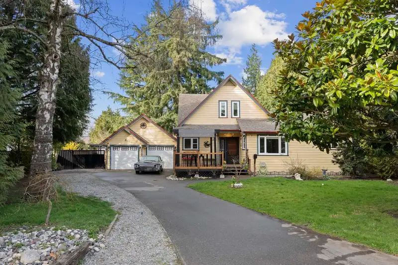 4813 GLENDALE AVENUE - photo 1 of 33