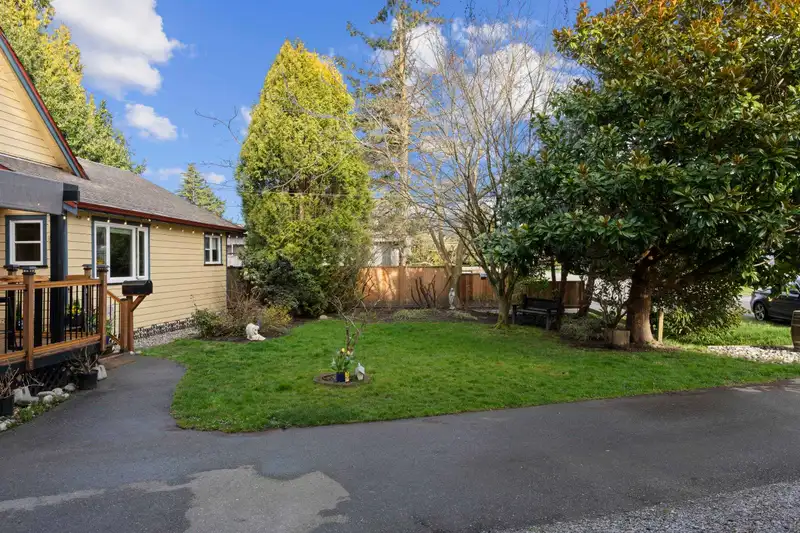 4813 GLENDALE AVENUE - photo 2 of 33