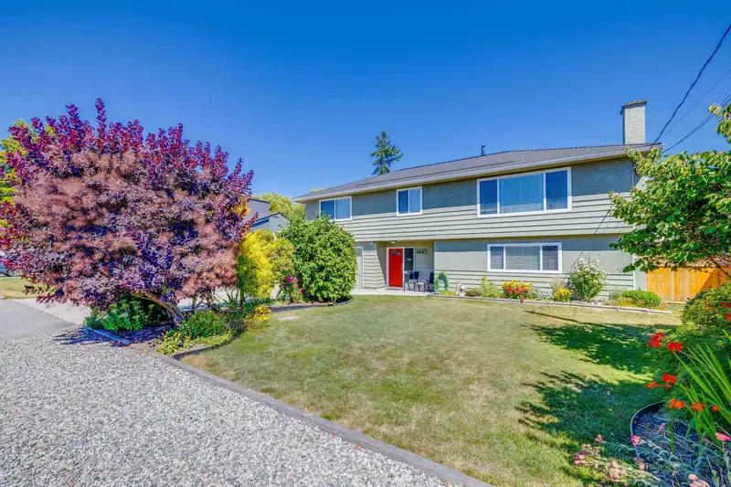 4882 58 STREET - photo 1 of 37