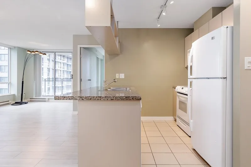 1708 1082 SEYMOUR STREET - photo 4 of 25