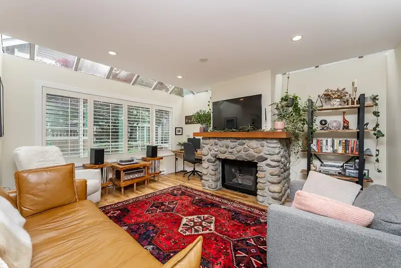 5 219 E 8TH STREET - photo 2 of 29
