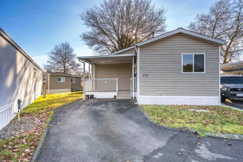 173 1840 160 STREET - photo 3 of 25