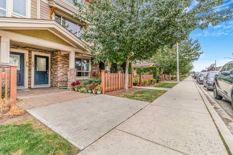 13 19752 55A AVENUE - photo 1 of 25