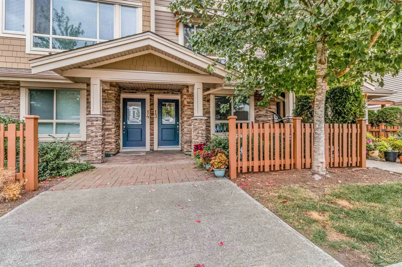 13 19752 55A AVENUE - photo 2 of 25