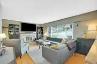 9511 DAWSON CRESCENT - thumbnail 2