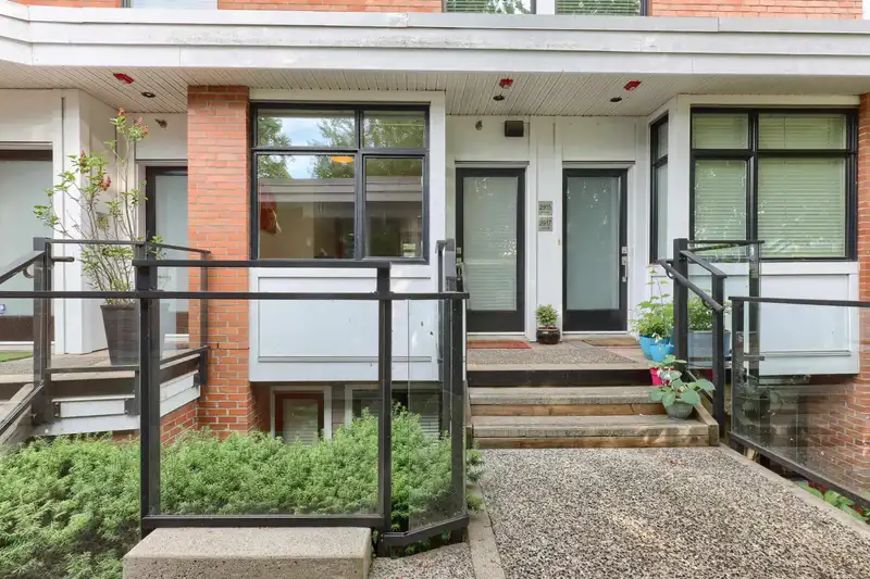 2915 WALL STREET - photo 2 of 25