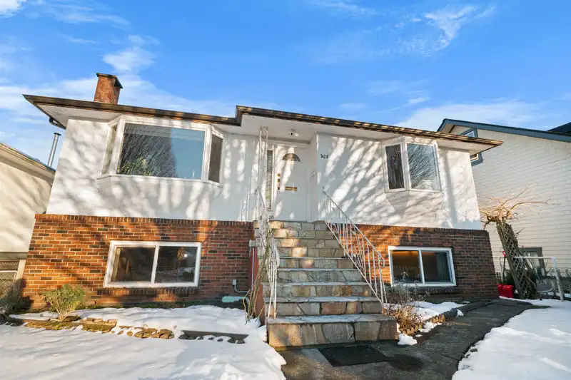 1428 RENFREW STREET - photo 1 of 31