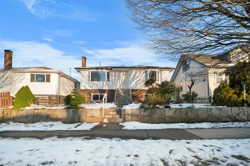 1428 RENFREW STREET - photo 2 of 31